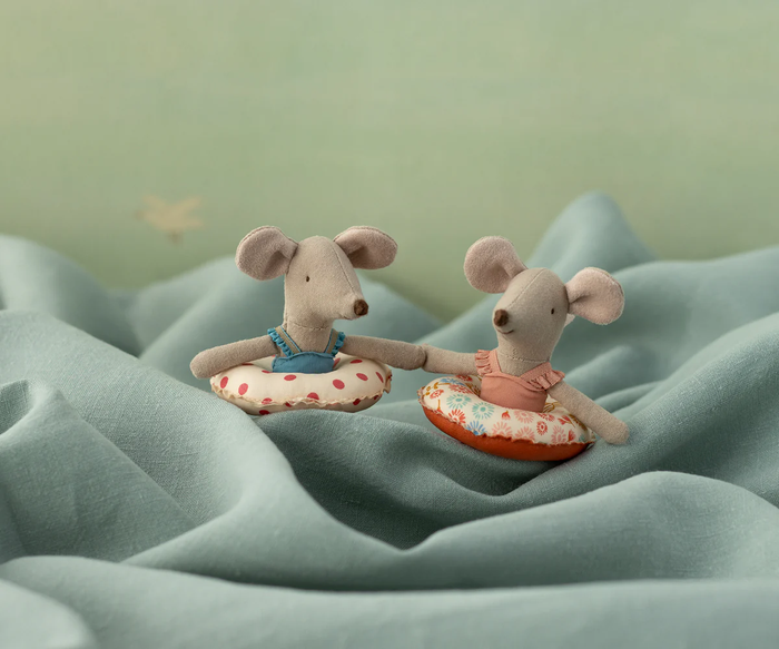 Beach mouse with float, Little sister - Red dot