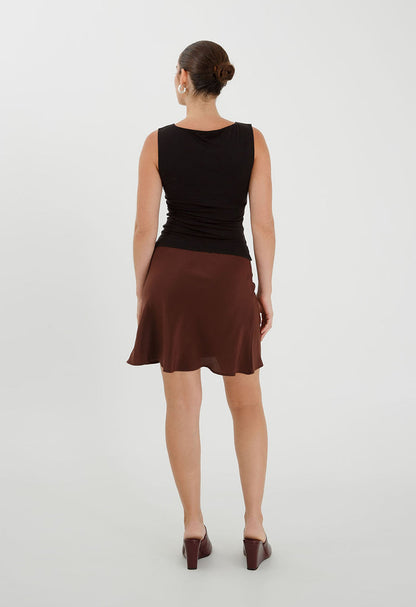 Button-Through Tank Nera