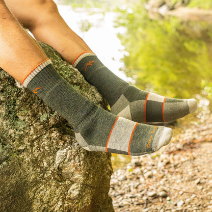 Darn Tough 1405 Men's Hiker Boot Full Cushion Midweight Hiking Socks - Olive