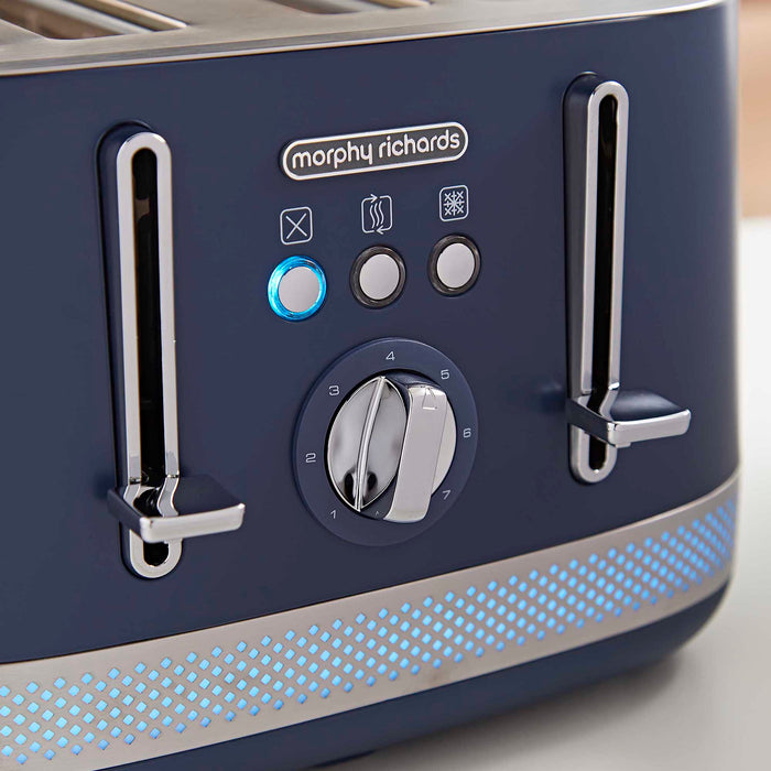 close up of the controls on a 4 slice toaster