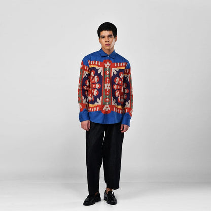 Man wearing the blue Kanaat shirt with black trousers, full length front view, arms at his sides