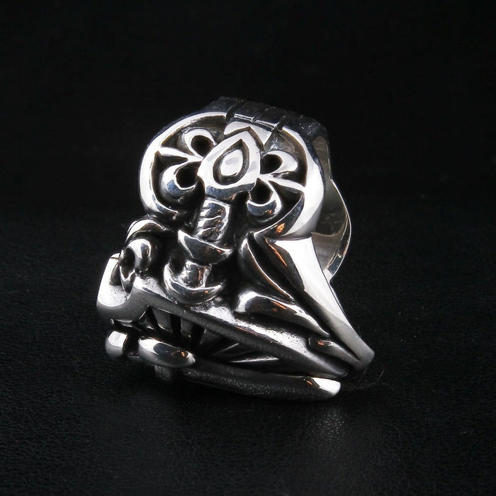 Detailed back view of the openwork silver band design