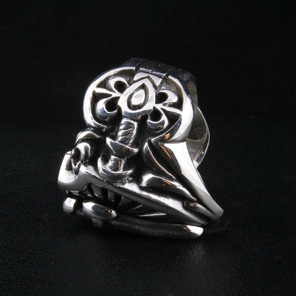 Detailed back view of the openwork silver band design
