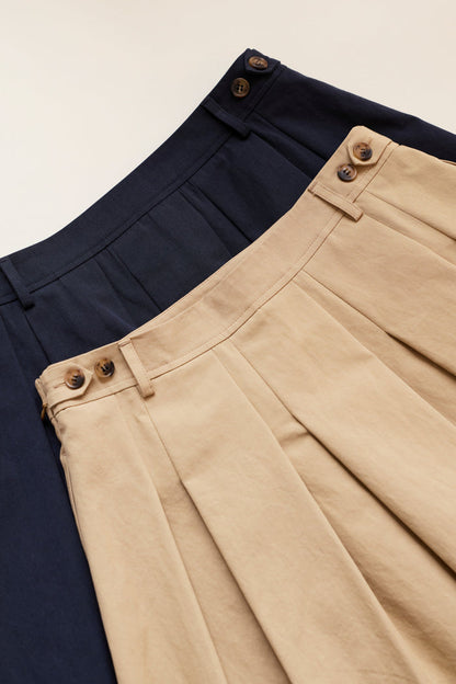 LOW EDGE PLEATED SKIRT - NAVY