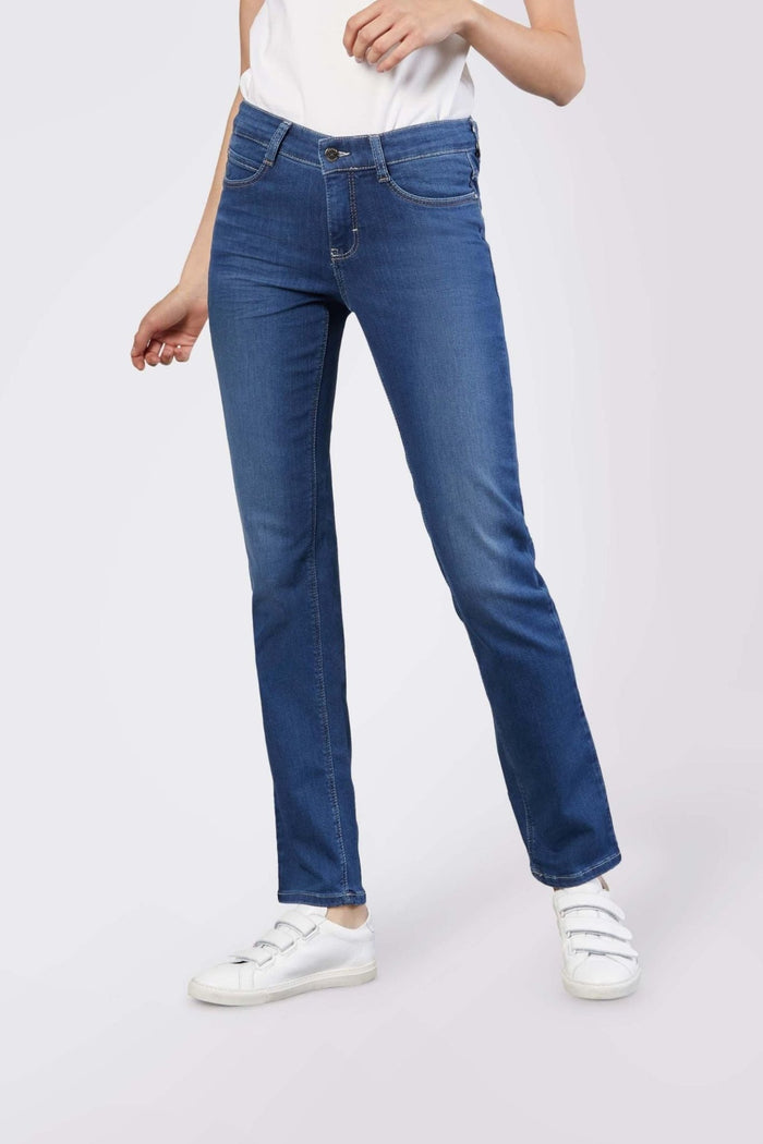 Woman wearing MAC Jeans Dream Jeans Mid Blue Authentic Wash 5401-90-D569 by Mac Jeans Shop Mac Jeans at Dotique