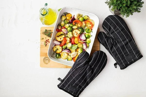UK MASTERCHEF OVEN MITTS 2 PIECES TEXTILES ESSENTIAL KITCHENWARE