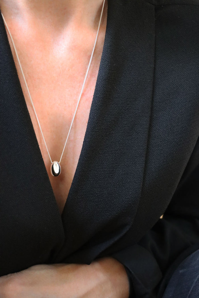 Silver Egg Pendant Small, Silverhalsband