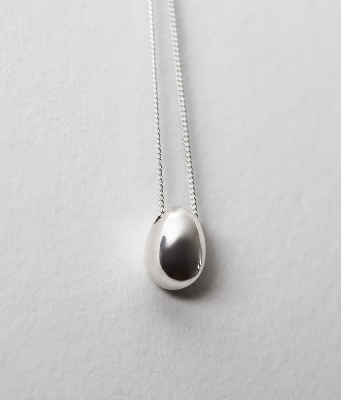 Silver Egg Pendant Small, Silverhalsband