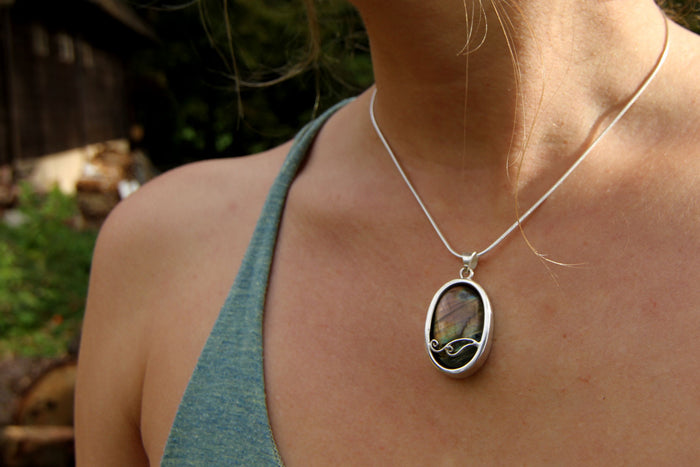 Silver Pendant: Every gemstone is unique and every piece of jewellery