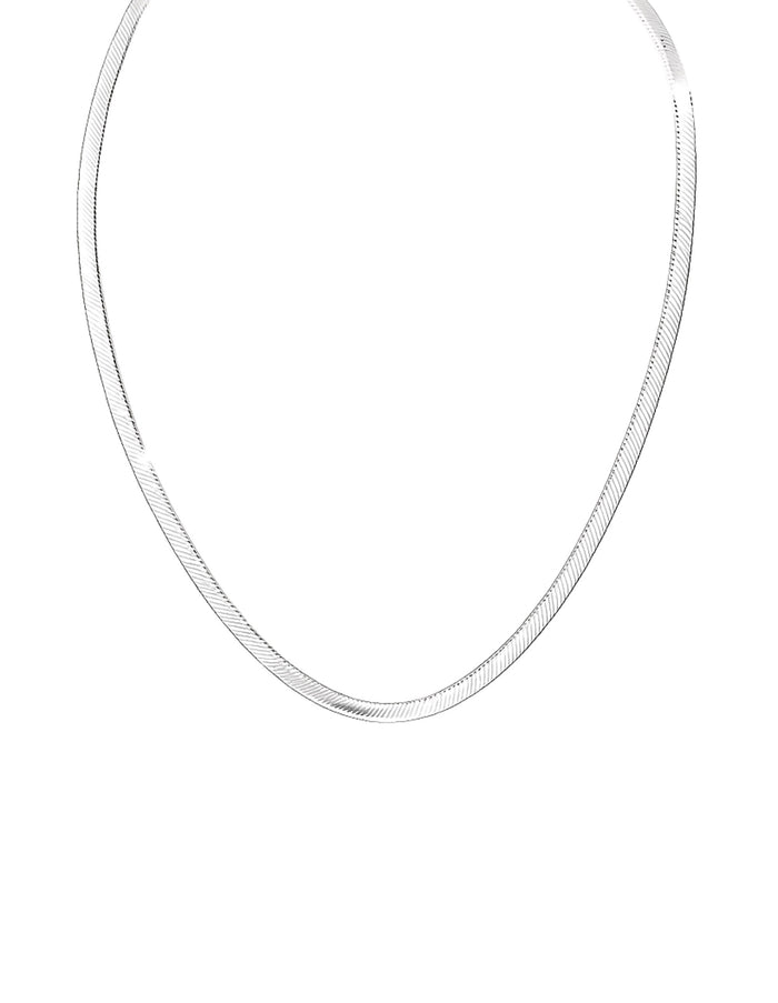Halsband med platt silverkedja av modell Snake Chain. 3 mm bred.