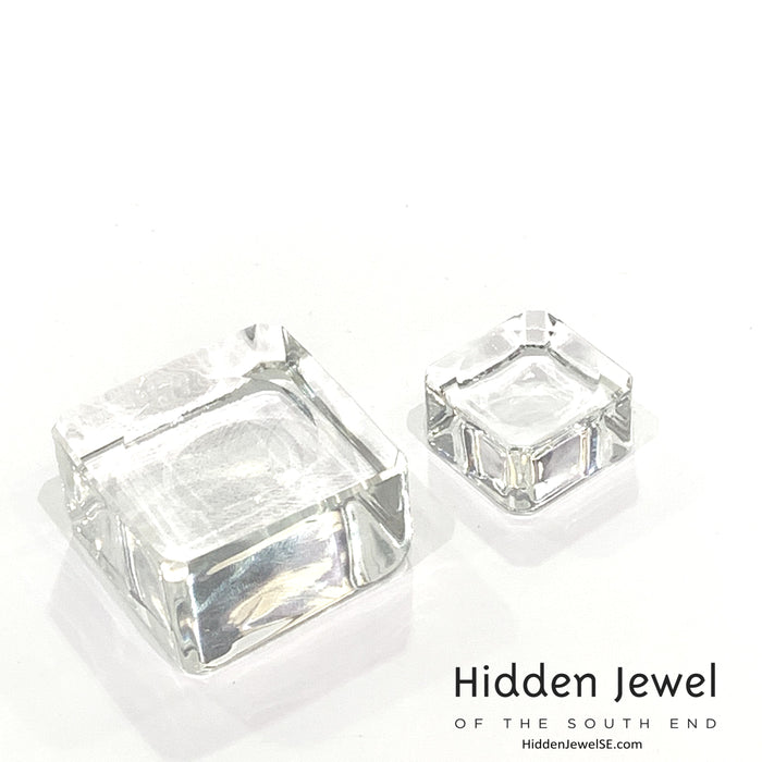 Stands for Gemstone Spheres and Eggs