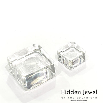 Stands for Gemstone Spheres and Eggs