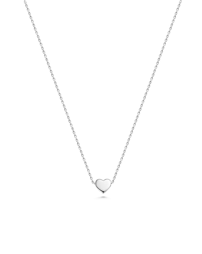 halsband med litet silverhjärta i kedja.