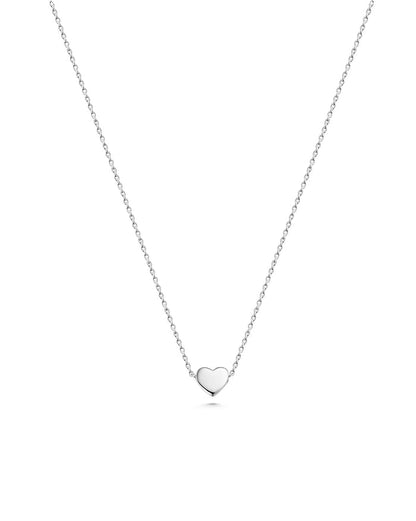 halsband med litet silverhjärta i kedja.